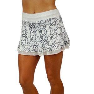 SOFIBELLA Women’s 12” Snake Print Tennis Skort/Skirt White/Black Size Medium